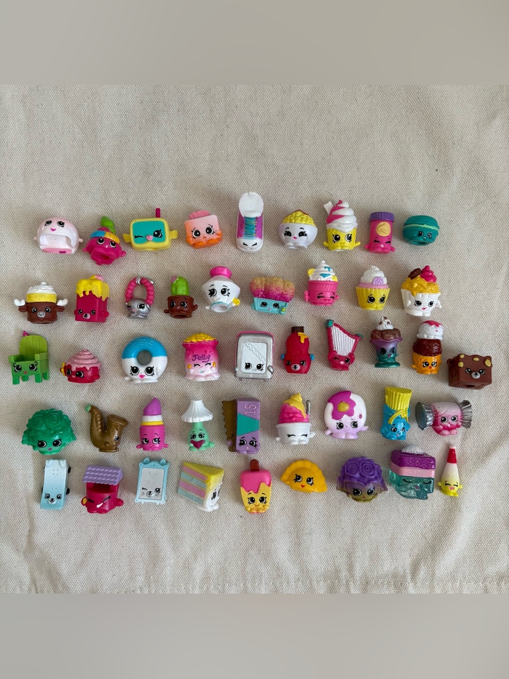 Moose Toys Shopkins Lot of 46 Plastic Mini Figures Characters Season 1 2014